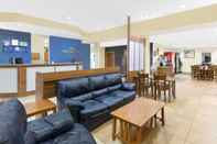 Lobby Microtel Inn & Suites by Wyndham Kearney