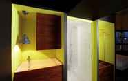 Toilet Kamar 3 Mama Shelter Paris East