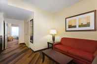 Ruang untuk Umum Holiday Inn Express & Suites Lakeland North - I-4, an IHG Hotel