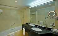 In-room Bathroom 2 City Seasons Hotel Al Ain