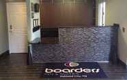 ล็อบบี้ 5 Boarders Inn & Suites by Cobblestone Hotels – Ashland City