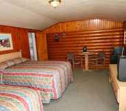 Bedroom 6 Trail's End Motel Sheridan
