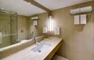 In-room Bathroom 5 Svelte Hotel & Personal Suites