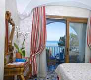 Bedroom 7 Strand Hotel Terme Delfini