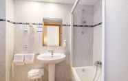 In-room Bathroom 5 Hotel & Diving les Illes