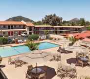 Swimming Pool 4 Sands Inn & Suites