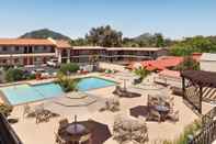 Swimming Pool Sands Inn & Suites