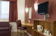 Bedroom 2 Days Inn by Wyndham Corley NEC M6