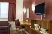 Bedroom Days Inn by Wyndham Corley NEC M6