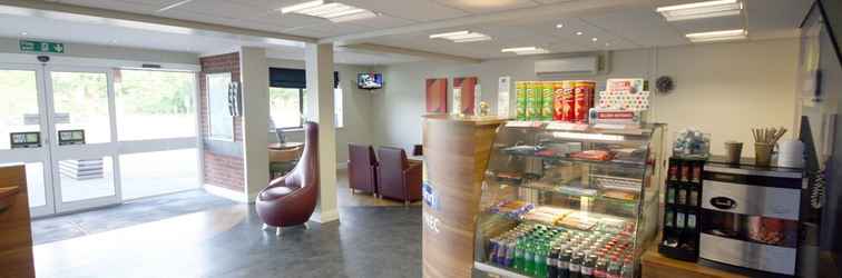 Lobby Days Inn by Wyndham Corley NEC M6