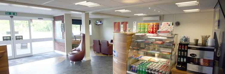 Lobby Days Inn by Wyndham Corley NEC M6