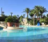 Swimming Pool 5 Residhotel Villa Maupassant