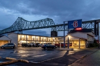 Exterior Motel 6 Astoria, OR