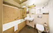 Toilet Kamar 3 Bellevue Hotel Karlov