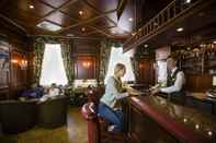 Bar, Cafe and Lounge Luxury Family Hotel Royal Palace