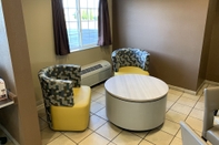 Common Space Microtel Inn & Suites by Wyndham Prairie du Chien