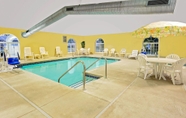 Swimming Pool 6 Microtel Inn & Suites by Wyndham Prairie du Chien