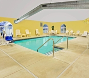 Swimming Pool 6 Microtel Inn & Suites by Wyndham Prairie du Chien