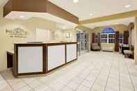 Lobby Microtel Inn & Suites by Wyndham Prairie du Chien