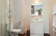 In-room Bathroom 3 Appart’City Confort Toulouse Purpan