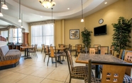 Restaurant 4 Comfort Suites Barstow near I-15