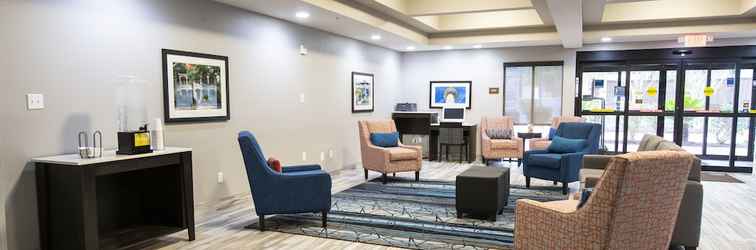 Lobby Comfort Inn and Suites Near Medical Center