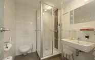 In-room Bathroom 2 Best Western Plus Aalener Roemerhotel