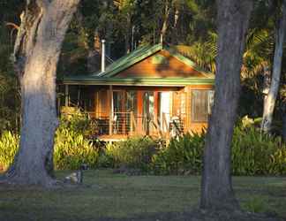 Exterior 2 Lake Weyba Cottages