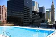 สระว่ายน้ำ Apartments@Convention Center-16th Street Mall