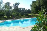 Swimming Pool Best Western Domaine de Charmeil