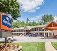 ภายนอกอาคาร 3 Howard Johnson by Wyndham Traverse City