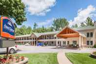 ภายนอกอาคาร Howard Johnson by Wyndham Traverse City