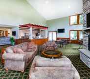 ล็อบบี้ 5 Howard Johnson by Wyndham Traverse City