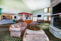 Lobby Howard Johnson by Wyndham Traverse City