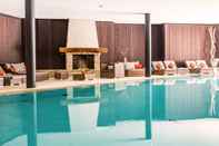 Swimming Pool Chalet RoyAlp Hôtel & Spa