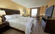 Bedroom 2 Hilton Garden Inn Toronto Downtown