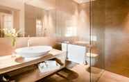 Toilet Kamar 7 ADLER Spa Resort Thermae