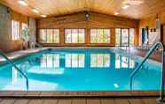 Hồ bơi 6 Econo Lodge Inn & Suites Munising Area