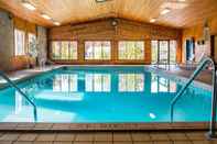 Swimming Pool Econo Lodge Inn & Suites Munising Area