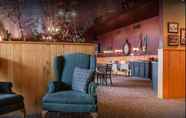 Lobby 2 Econo Lodge Inn & Suites Munising Area