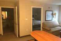 Common Space Candlewood Suites Kansas City Airport