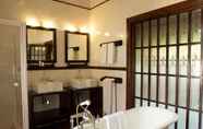 Toilet Kamar 7 Audacia Manor Boutique Hotel