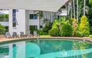 Kolam Renang 5 Roydon Beachfront Apartments