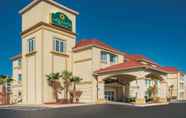 Exterior 2 La Quinta Inn & Suites by Wyndham Kingsland/Kings Bay