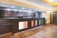 Lobby La Quinta Inn & Suites by Wyndham Kingsland/Kings Bay