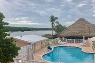 Swimming Pool Gilbert's Resort