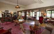 Lobi 2 Benbow Historic Inn