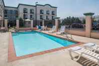 Swimming Pool Wingate By Wyndham Spokane Airport