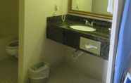 Toilet Kamar 3 Baymont by Wyndham Fargo