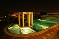สระว่ายน้ำ Dunes Hotel Apartments, Al Qusais